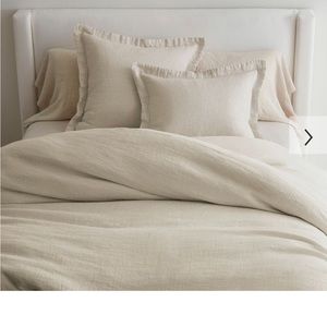 Pottery Barns Belgian Flax Linen Waffle Duvet Cover. size king/cal king.